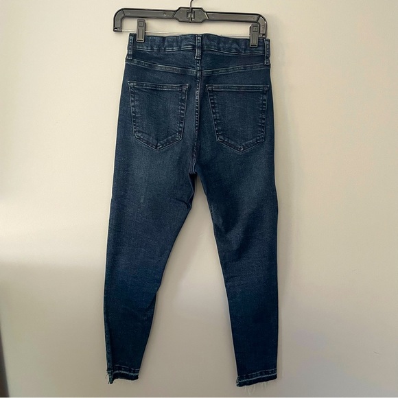 Topshop Jamie Jeans with Raw Hem Petite W28 L28 NWOT - Picture 5 of 9